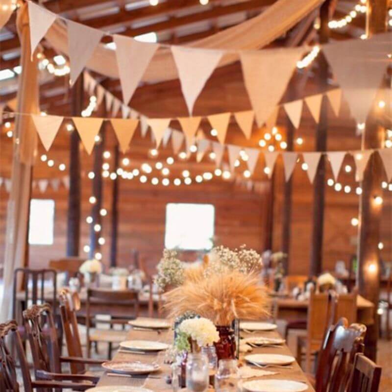 Varal de Luzes LumíneaHera com Lâmpadas Bivolt - Perfeita para sua área externa, varanda, jardim e eventos, com Luzes amarelas e À prova d'Água.